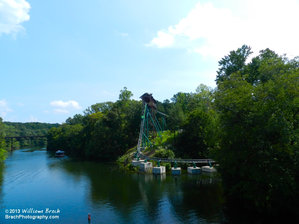 Overview of the broken bridge, the Rhine Rush section and the green train falling out of the bridge.