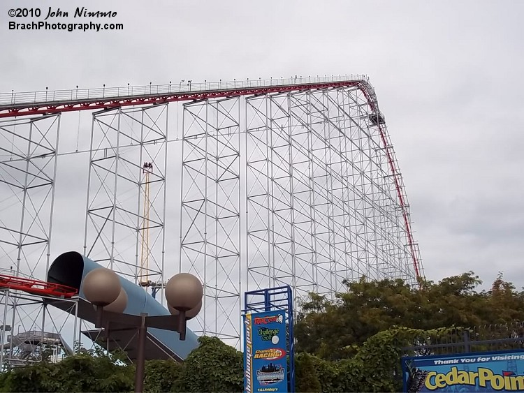 When Magnum XL-200 opened on May 6, 1989, it was the first roller coaster to break the 200-ft barrier.  It stands at 205ft tall.