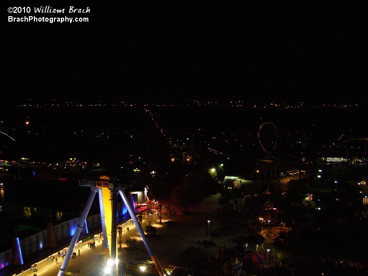 maXair swings its riders at a 92 degree angle on a spinning frisbee styled disc with riders facing outwards.