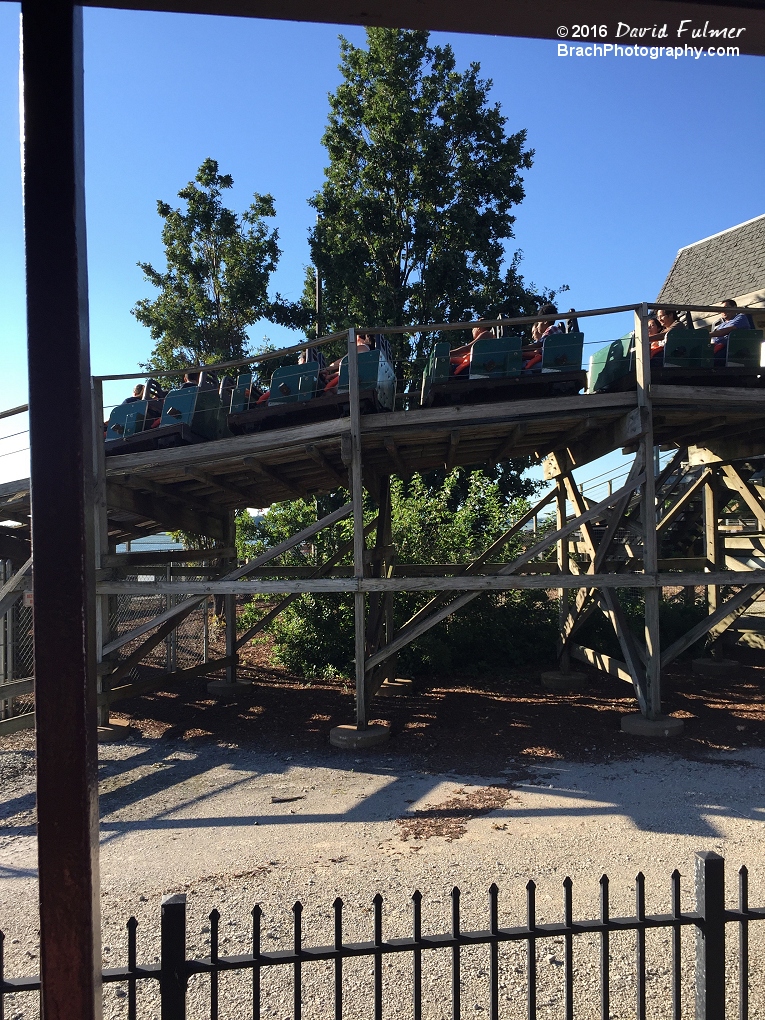 Green train leaving the station on Mean Streak.  (frame 1 of 3)