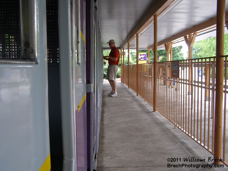 Ride op closing up the doors on the cabins.