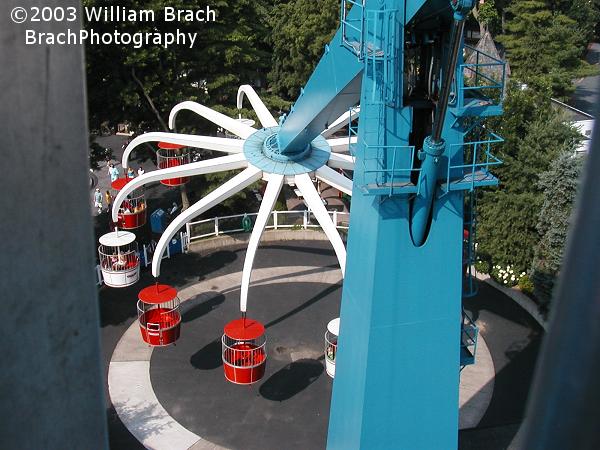 Double Wheel ferris wheel.  Sadly these fantastic rides are not found in existence in the United States anymore.  :-/