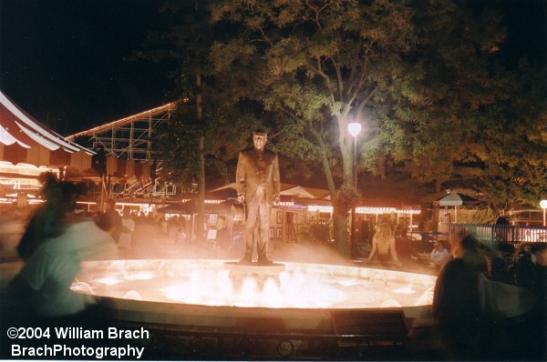 Fountain that honors Milton S. Hershey with a gold statue in the center of the fountain.