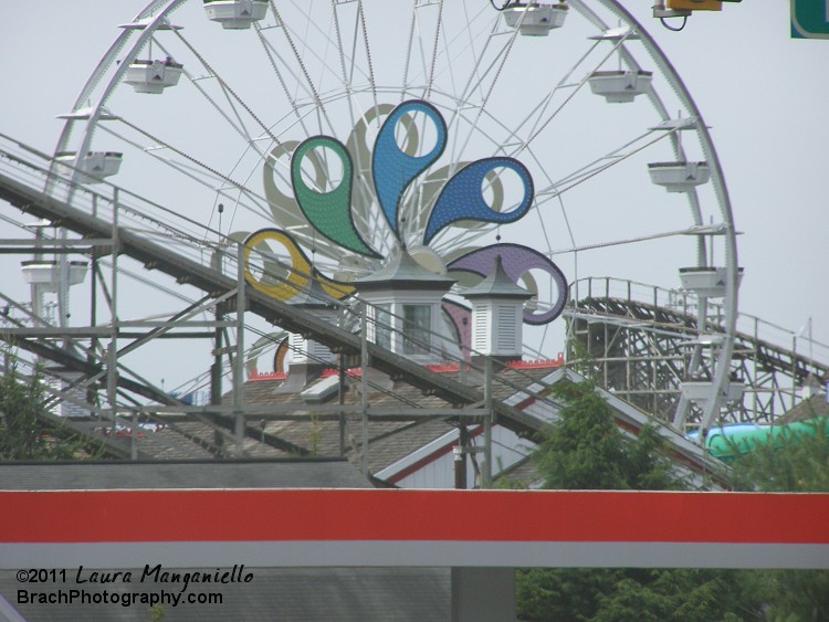 Hersheypark's Ferris Wheel seen from outside the park.