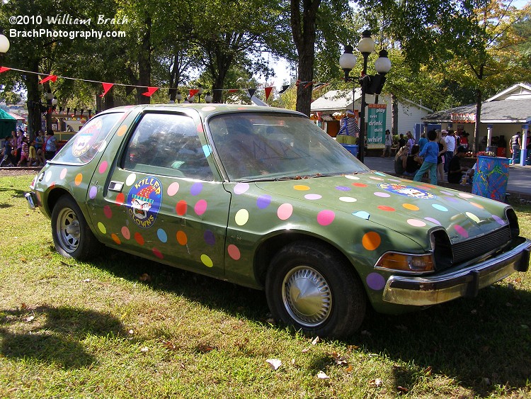 Does anyonme besides me remember this gremlin from the days of when Wayne's World was the theme for the Hurler area of the park?  Nice to see the park has kept this ugly car and made it even uglier by giving it the Clark W. Grizwold color of choise in cars.  Pea Green.  Oh, the polka-dots were added by the Killer Clowns when they stole the car from Wayne's World.