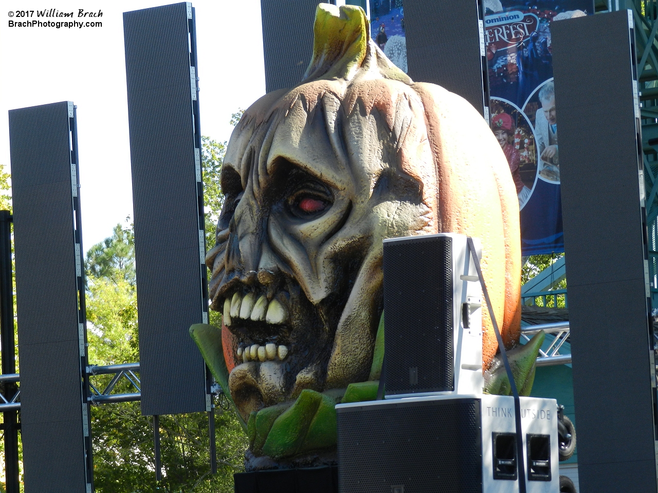 Jack-O-Lantern at the Overlord's stage.