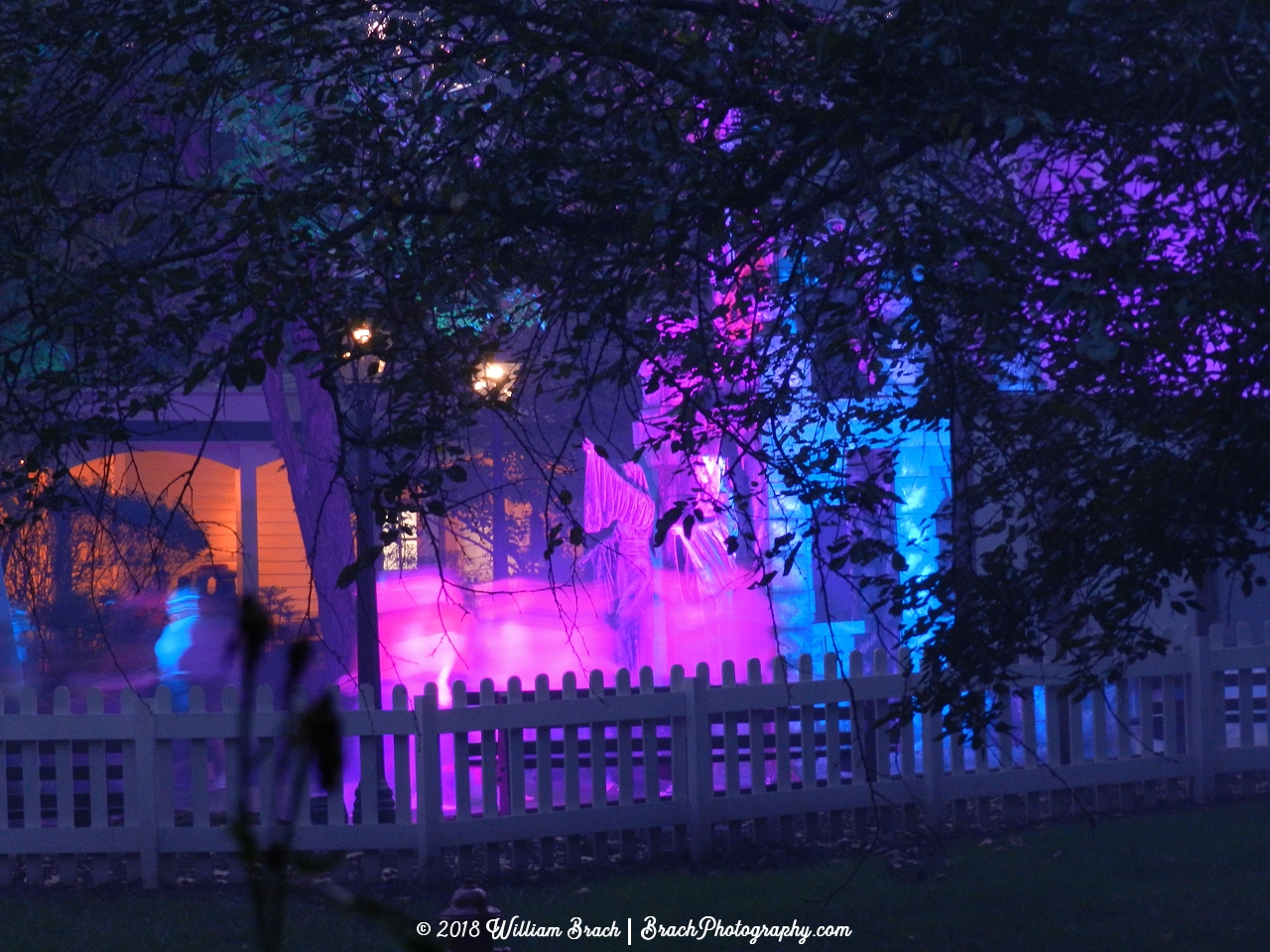 Entrance to Necropolis scare zone nicely lit up.