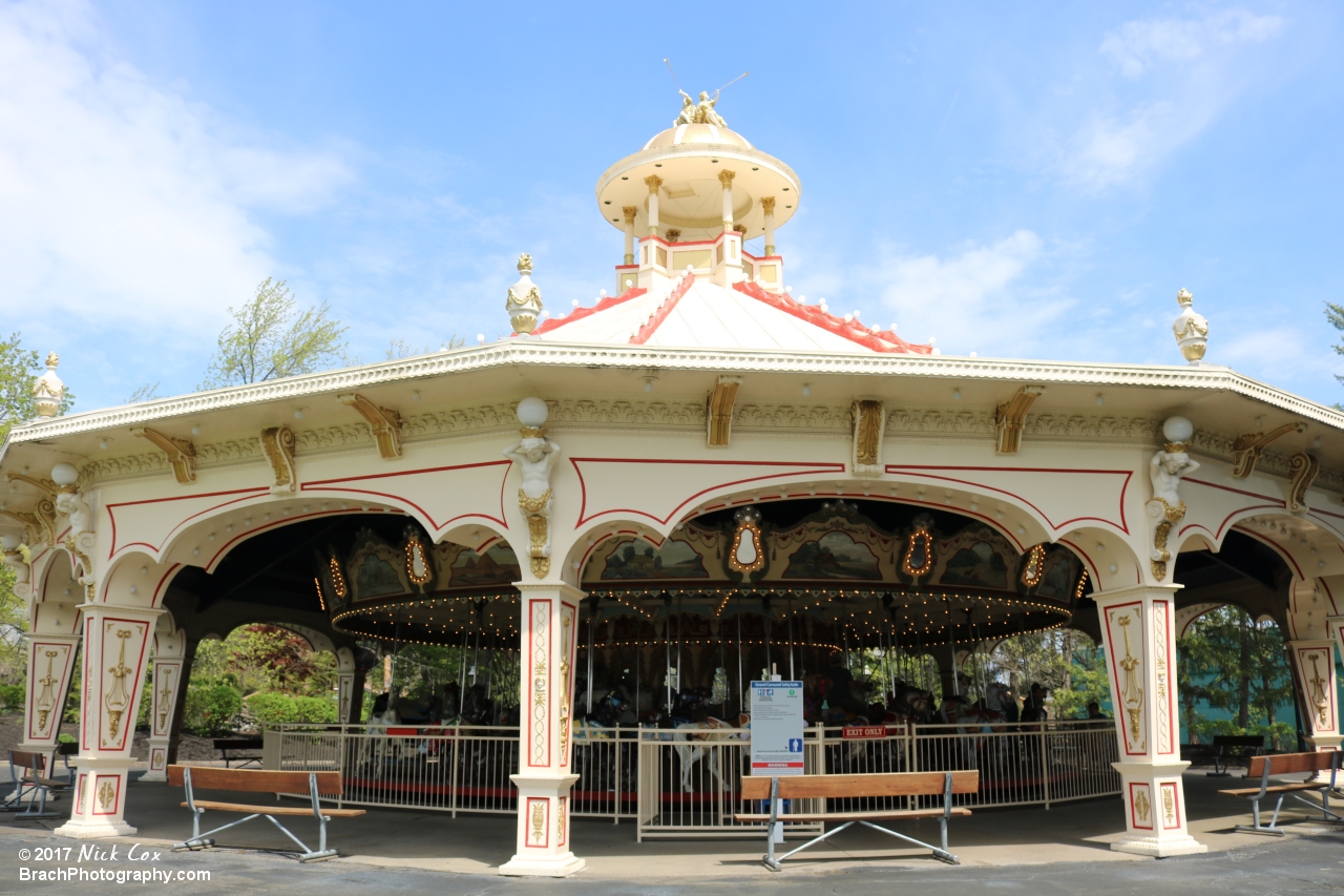 An overall picture of the carousel.