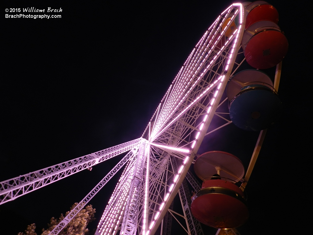 Very bright and blinding white LEDs on the Giant Wheel.