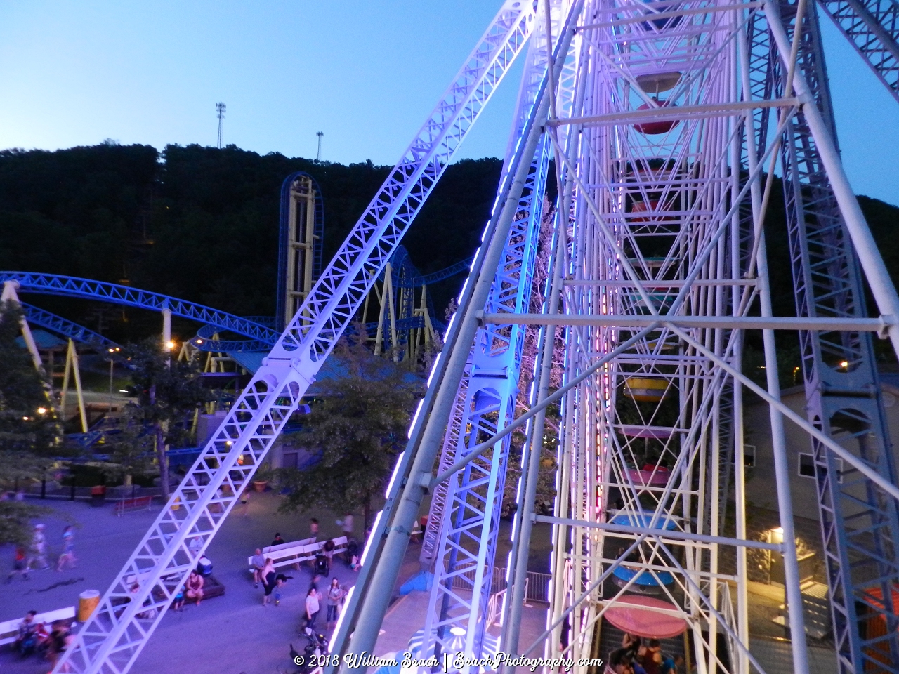 Looking inside the structure of the Giant Wheel.