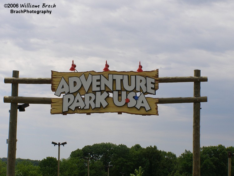 I think this is a much better looking sign than the one that's visible from the hightway.  This is at the park's entrance.