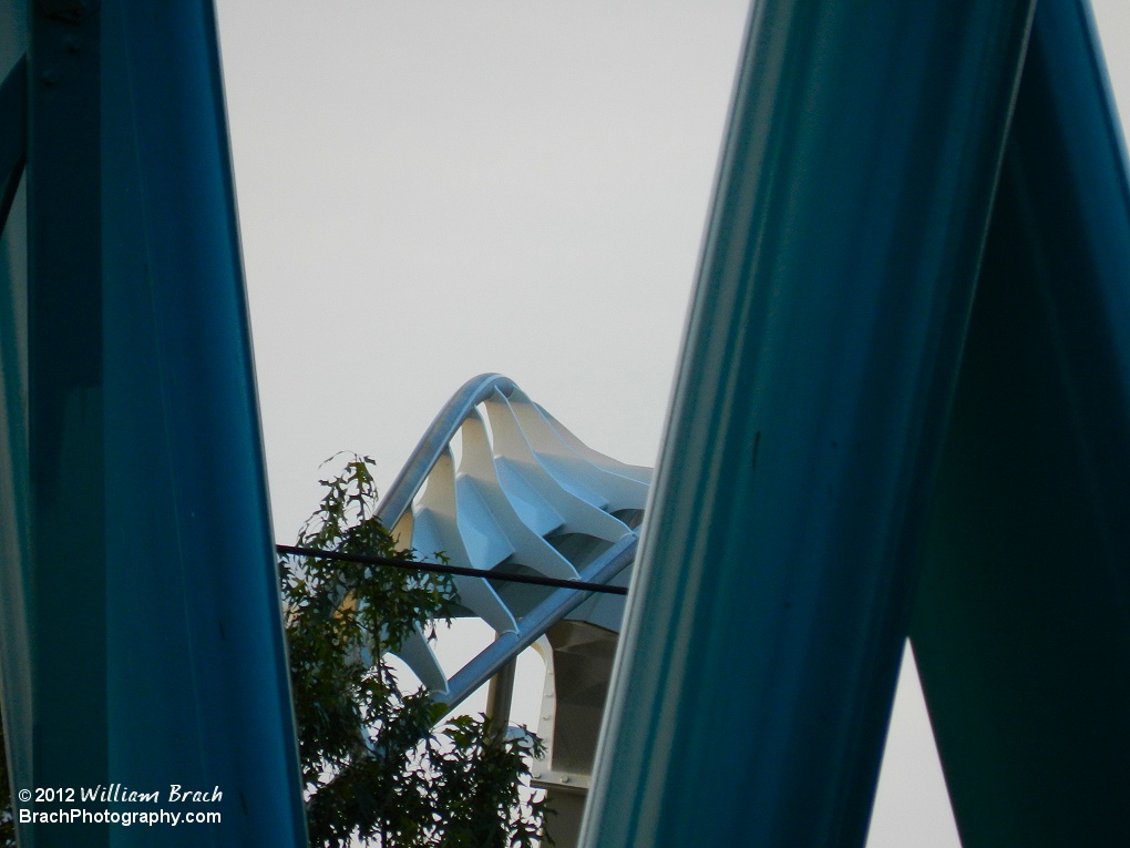 Looking at some track through the massive supports that Alpengeist has.