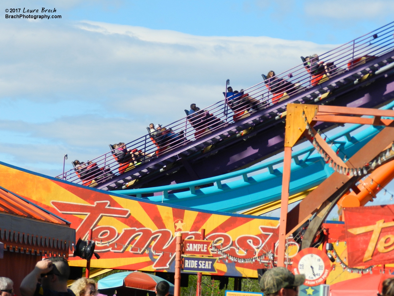 Train on Apollo's Chariot stopped on the lift hill.