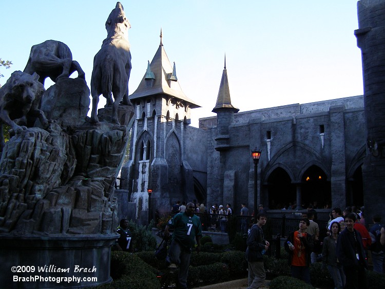 Howling wolves and the queue area of Curse of DarKastle.