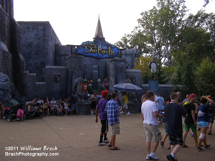 Entrance to DarKastle's queue line.