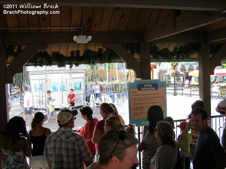 Die Wirblewind's queue shelter along with the ever so important Safety Instructions.