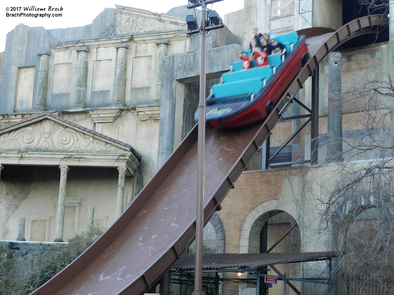 Escape from Pompeii boat going down the drop.