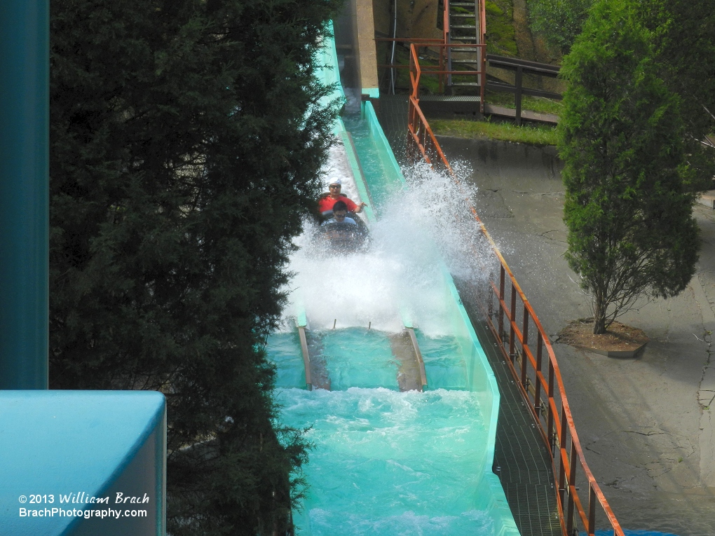 Le Scoot log making a splash at the end of the ride.