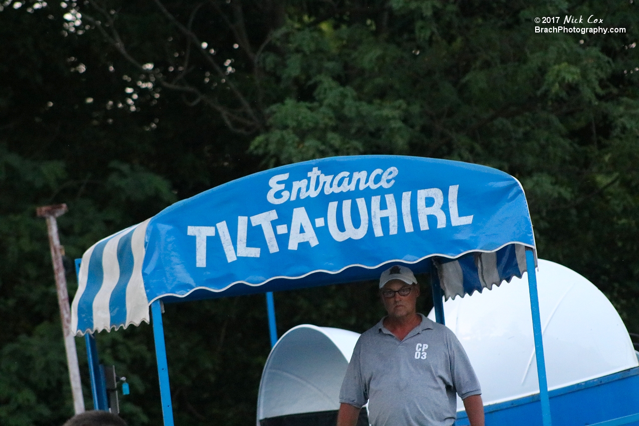 The classic tilt a whirl.