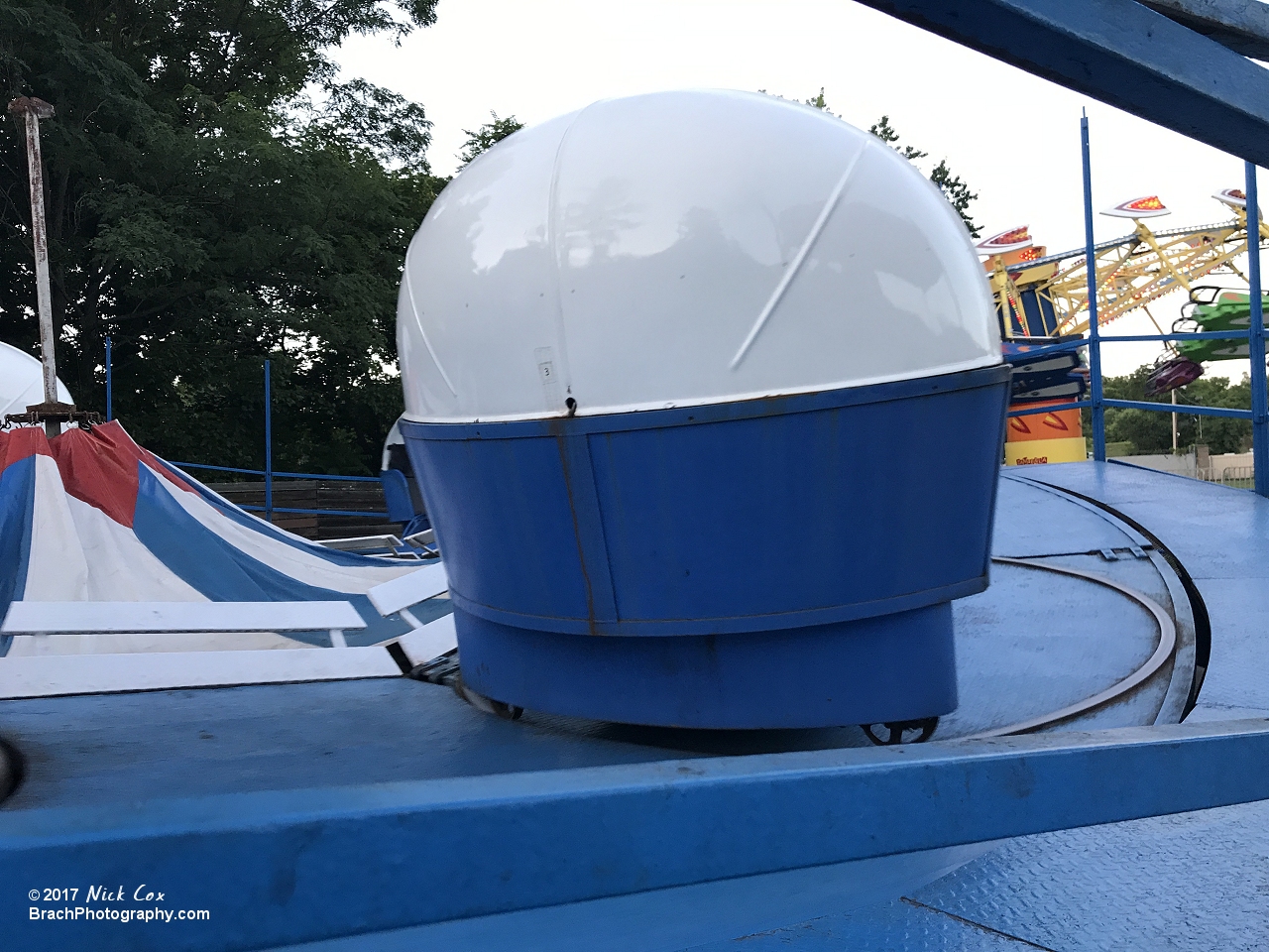 The classic tilt a whirl.