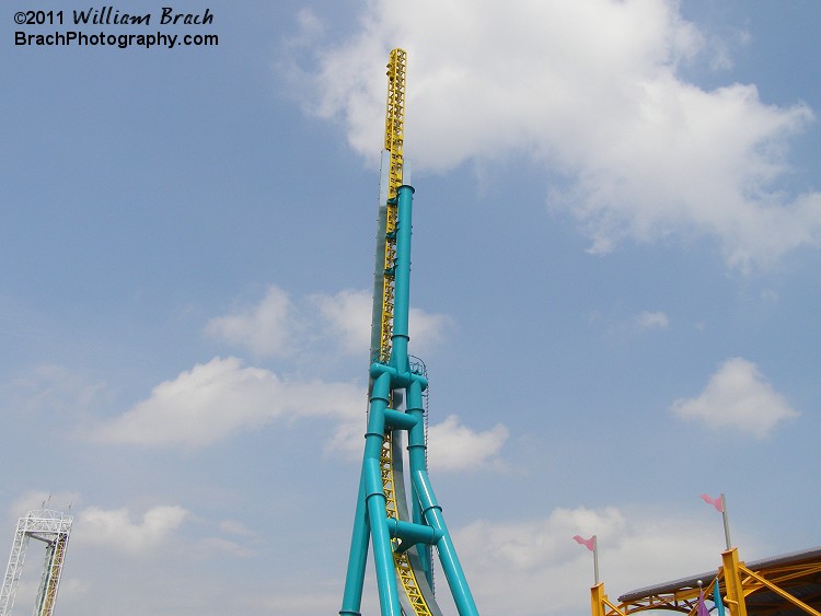 The rear spike has holding brakes that hold the train for a few seconds before dorpping the train down the vertical drop.