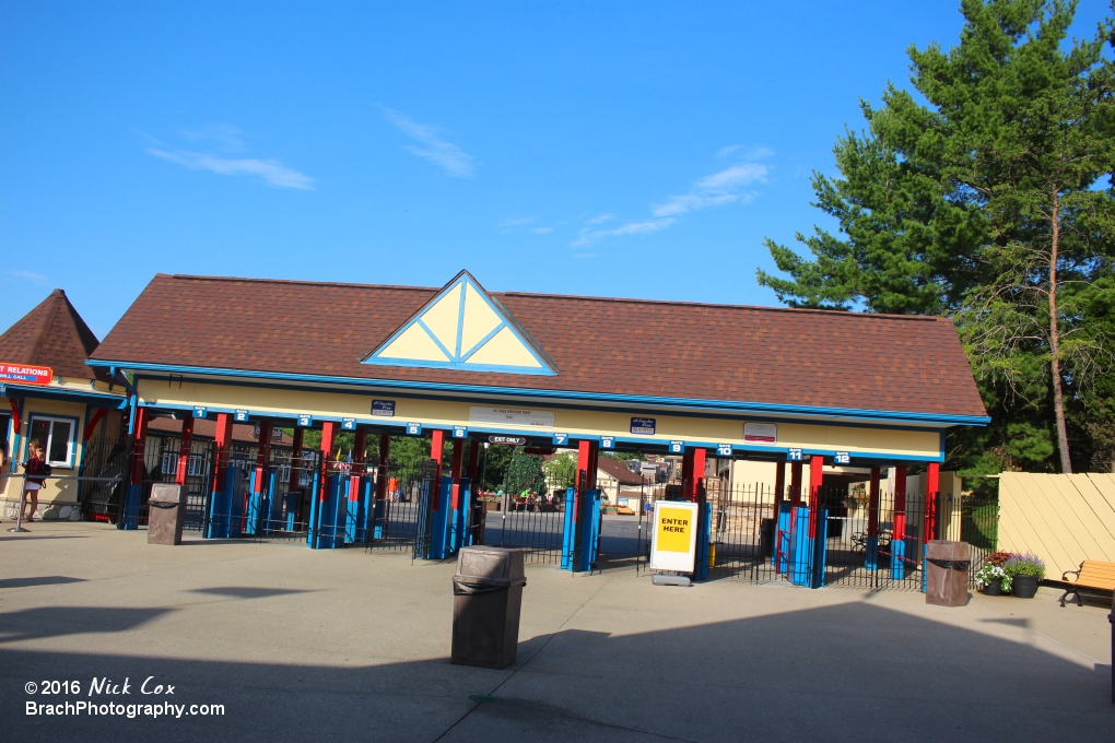 The entrance of Holiday World.