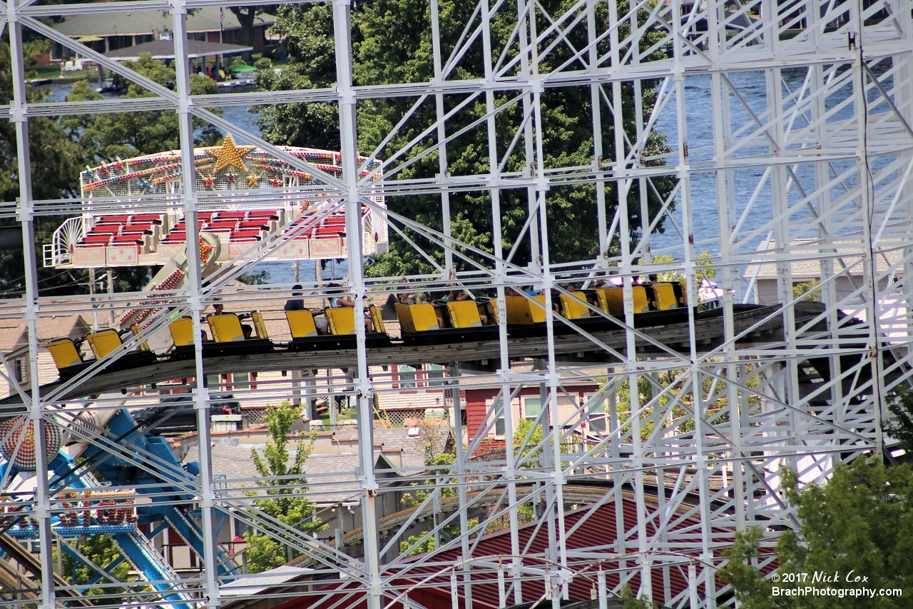 The ride making a turn under the lift of Hoosier Hurricane.