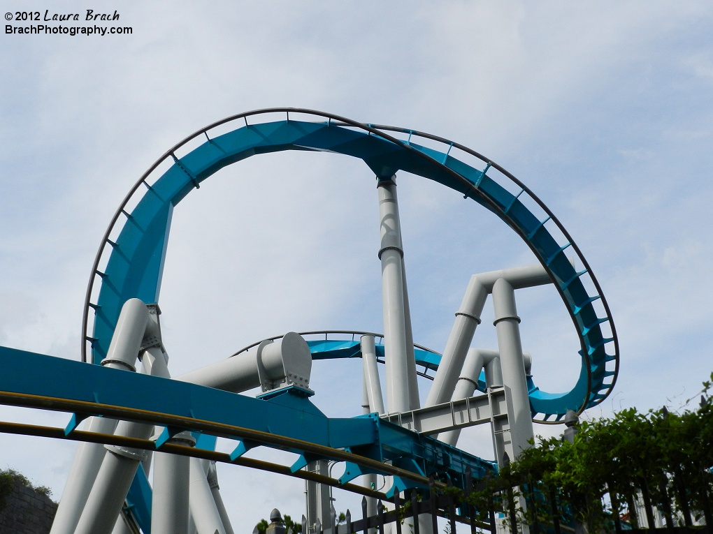 Cobra roll element on the Horntail side of Dragon Challenge.