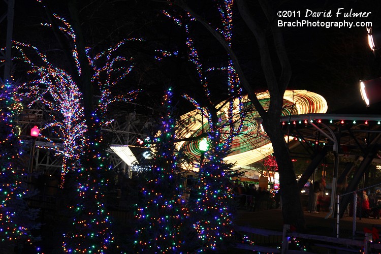 Holiday Lights and Paratrooper flat ride in background.