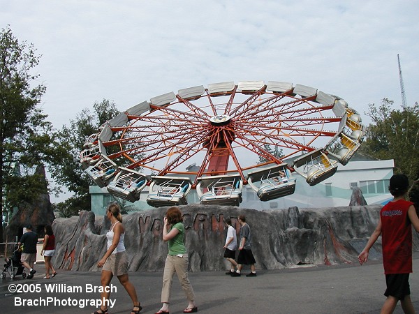 Volcano is Kennywood's HUSS enterprise ride.  Opened in 1978.