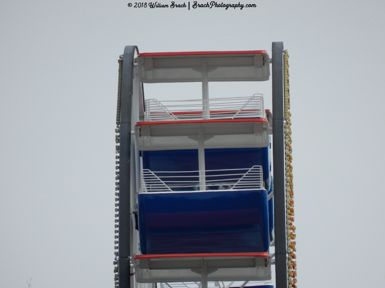 Americana really looks so much better with the fresh paint on the gondola tubs.