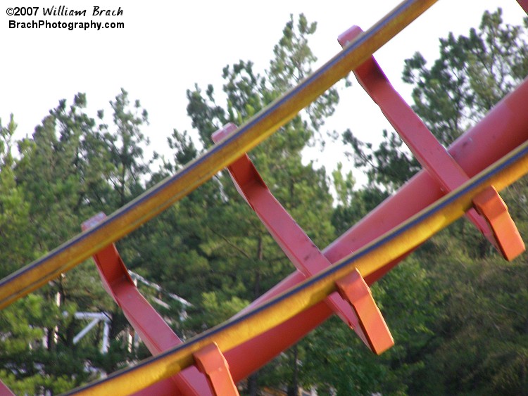 For the ride's 10th season in 2001, Anaconda was repainted to green supports, orange track and yellow rails.