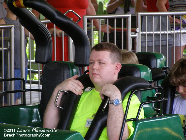 I look good in a yellow shirt, don't I?