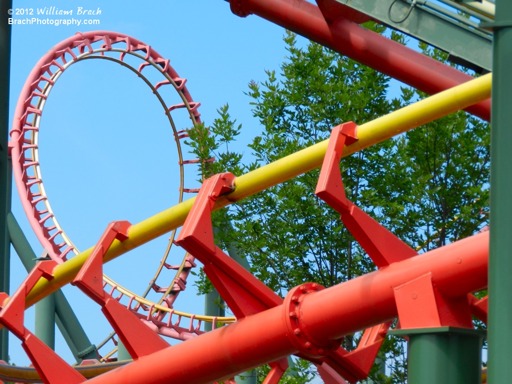 Close-up of the Arrow designed track.