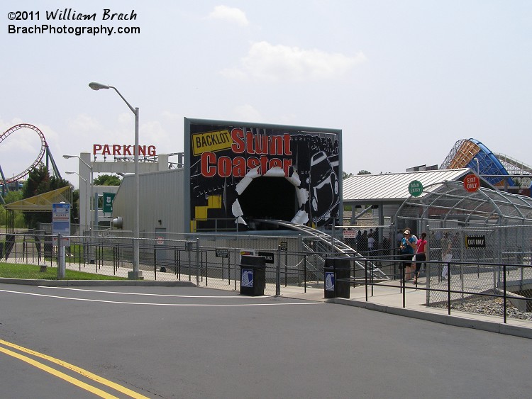 The ride plaza area is themed to a city street complete with double yellow line in the center of the walkway.