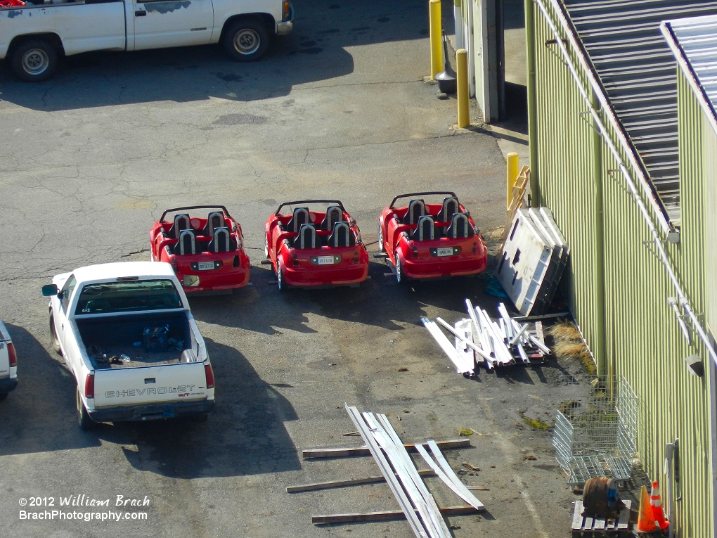 Looks like the red train from Backlot Stunt Coaster has already been removed from the track for the winter.