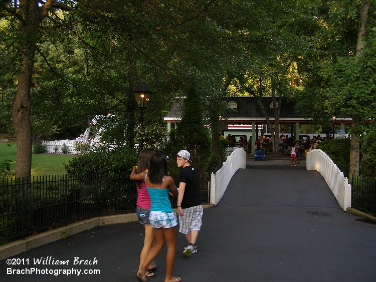 Entrance to the Tollway station.  This is directly infront of the Kings Dominion Theatre.