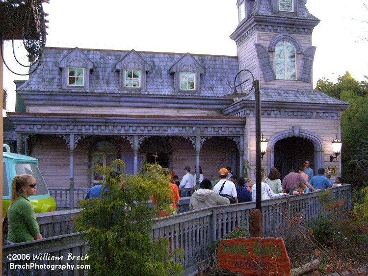 Paramount did a great job with the building's theming on the outside.