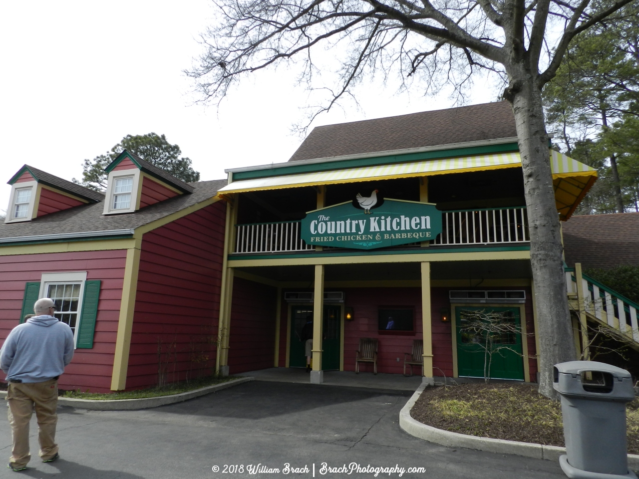 One of my favorite places to eat in the park - The Country Kitchen is located in the Candy Apple Grove next to the Garden Clock.