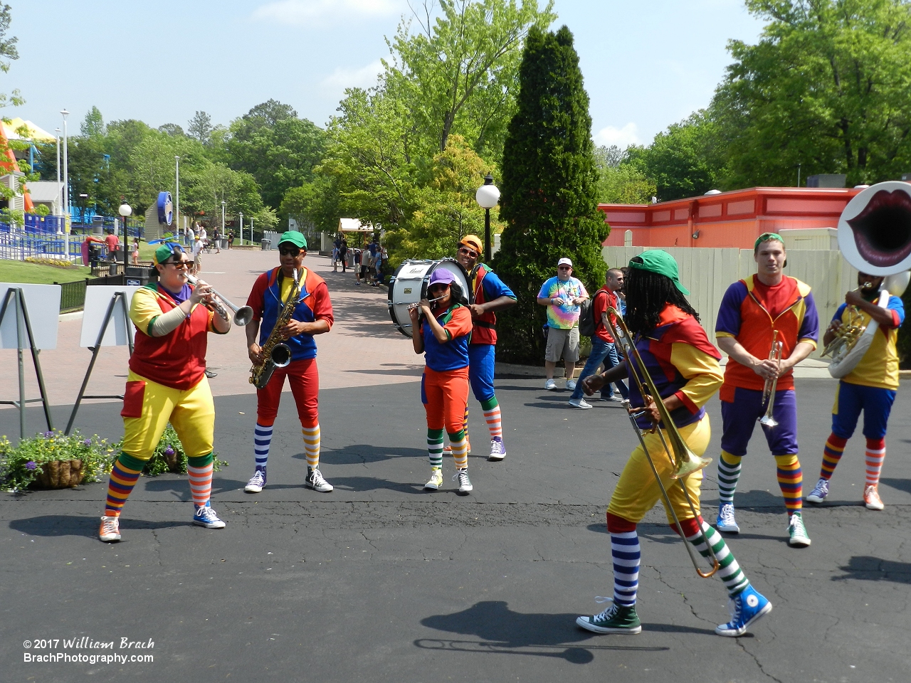 Kings Dominion's wandering Clown Band.