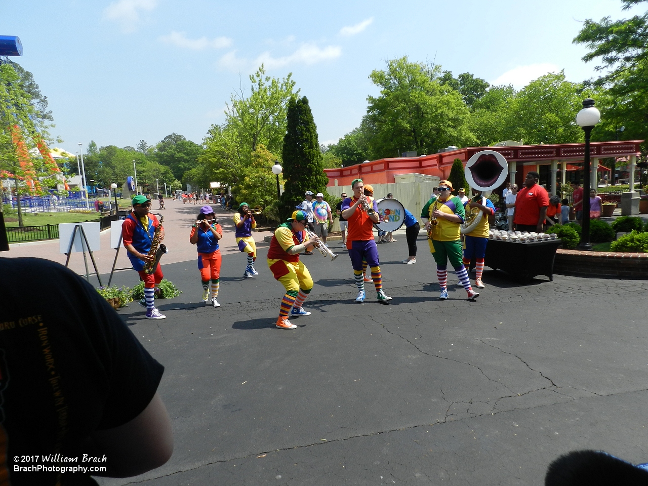 Kings Dominion's wandering Clown Band.