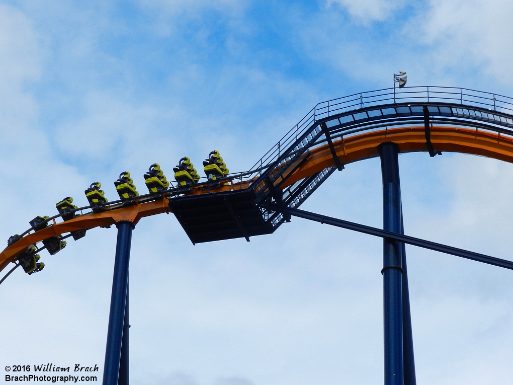 Empty train going down the first drop on Dominator.