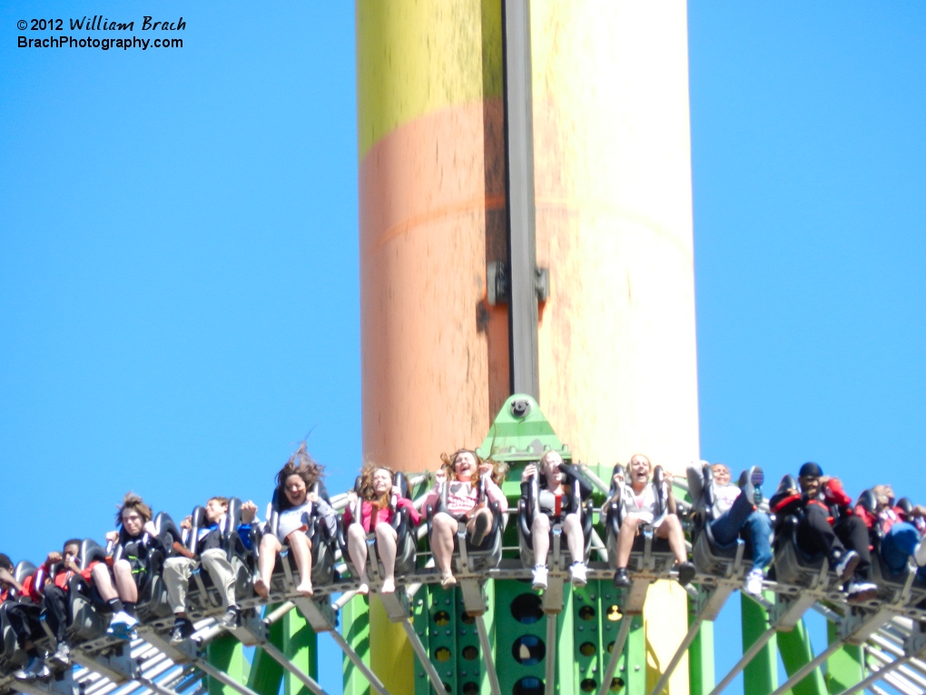 Riders free fall - check out the zany facial expressions on those riders!