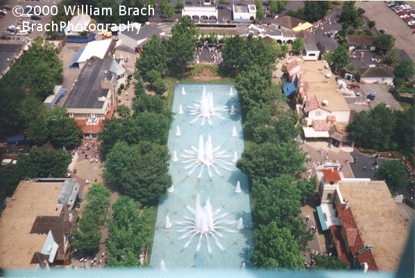 International Street and the water fountains as seen in 2000 from the Eiffel Tower.