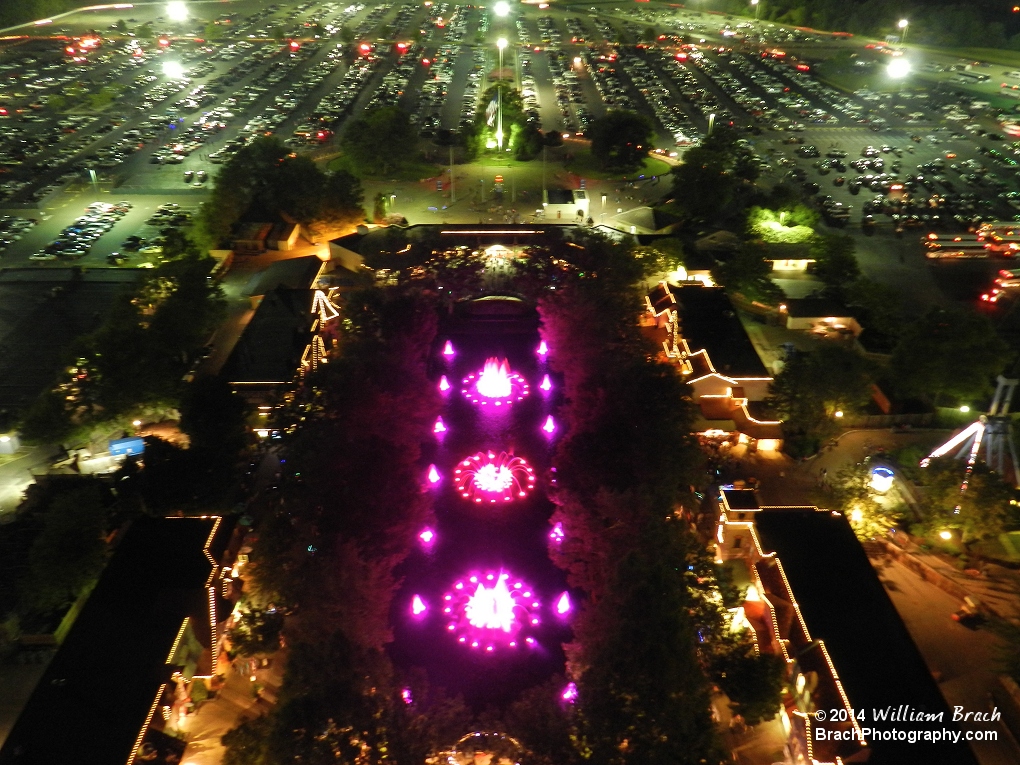 Pink and red fountain lights at night.