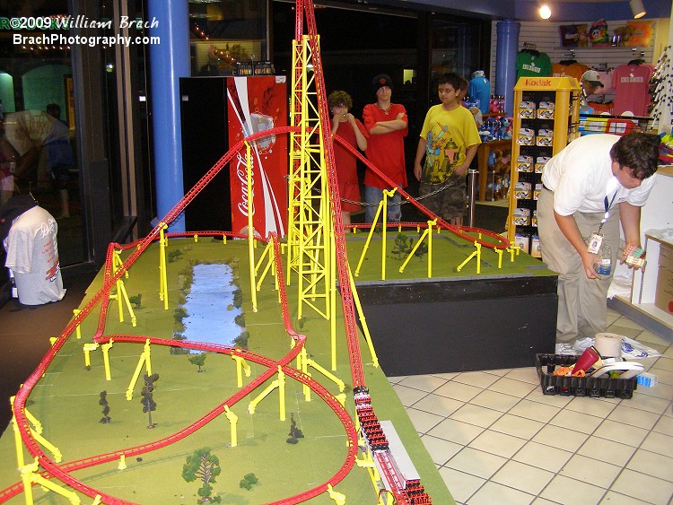 Overview of the model coaster in the gift shop.