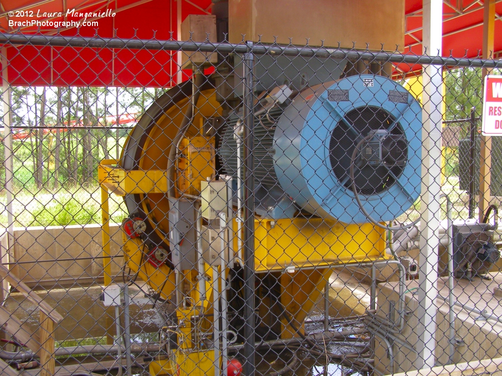 This pulls each and every train up the lift hill.  Far more advanced than the system seen on Millennium Force at Cedar Point in Sandusky, Ohio.