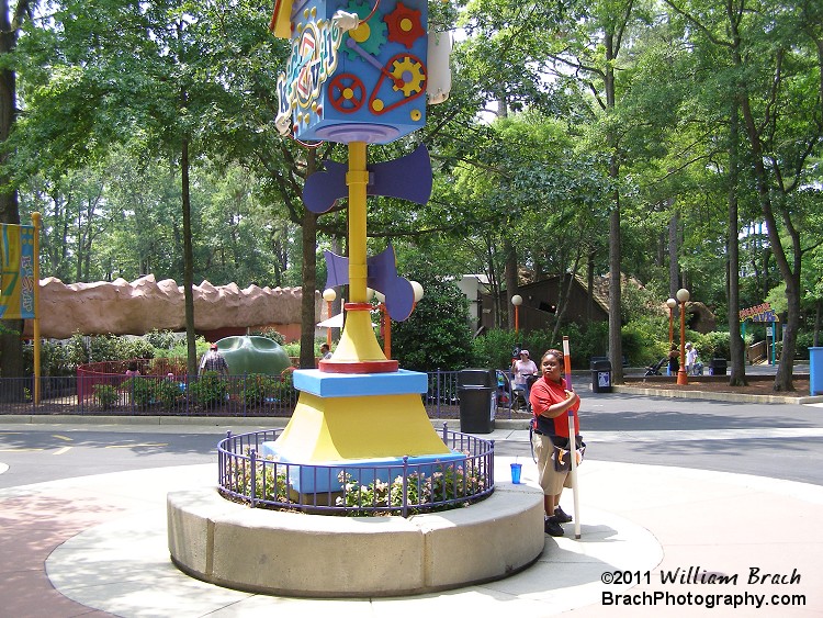 KidZville Remembered:  This is technically the center of KidZville.  There's an attendant with a height pole and wrist bands to help parents know what rides their kids can ride.