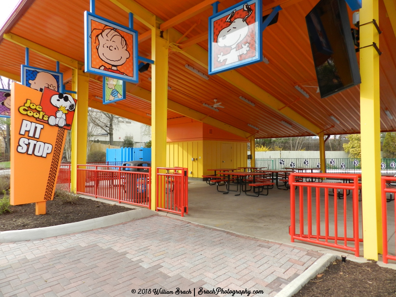 Also new for 2017 - Joe Cool's Pit Stop.  Covered place for families to sit, relax, eat and meet the Peanuts characters.