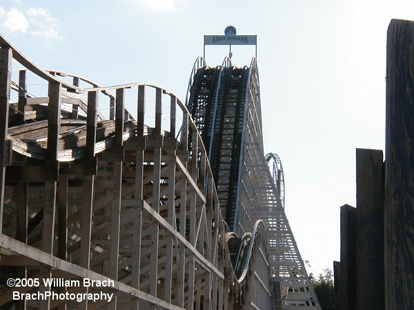 This shot gives me a good flashback of the 1977 thriller movie "Rollercoaster."  George Segal and coactors walked the very path between the fence and the coaster's support structure.